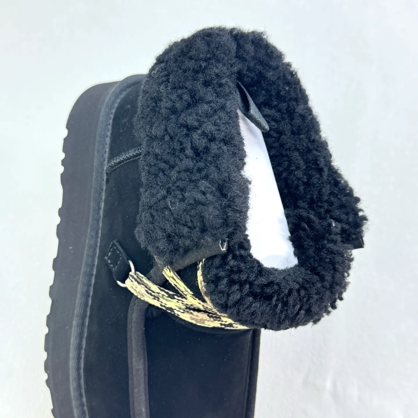 Self-pickup 💰560 Ugg Fukala lace-up boots 3954 The official website's main recommendation. A must-have for Maillard in autumn and winter. Every color matches well. The shape is super positive. The soles are increased by 3.8cm. Perfectly modifying the leg shape. Simple and elegant style. Must be arranged! size：35-40